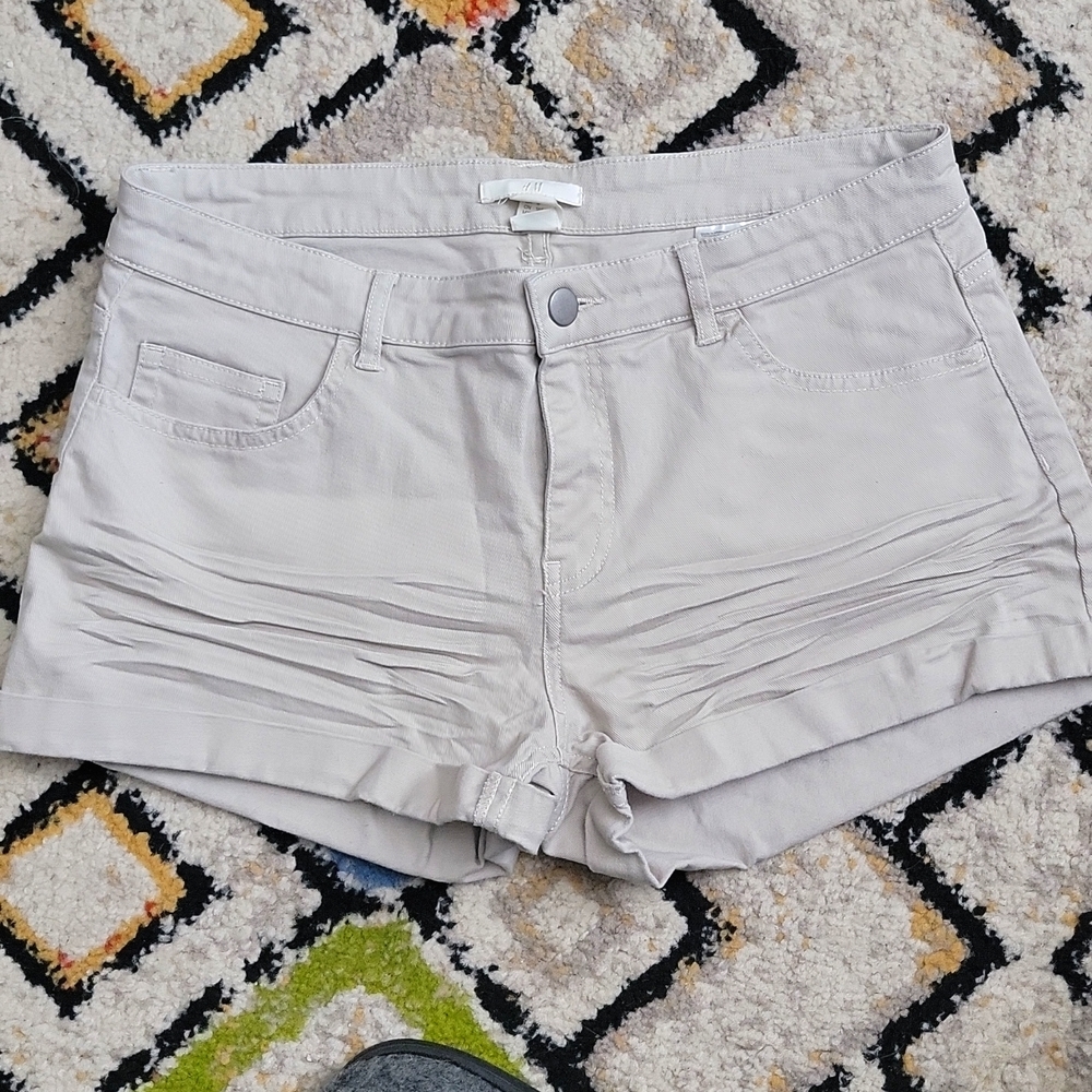 H&M cute khaki shorts